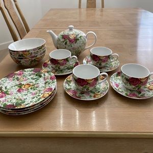 Royal Albert Country Rose Chintz tea set